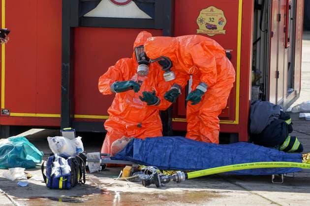 CNTV REDSTORM- Bundeswehruebung Red Storm Charlie Tag 2 in Hamburg 25.09.2026 m Tag 2 der Bundeswehruebung Red Storm Charlie wurden u.a zusammen mit der Feuerwehr ein Chemieunfall simuliert , Des weiteren ein Drrohnenangriff auf einen Gueterzug - Uebung der Bundeswehr unter dem Namen Red Storm Charlie in Hamburg am 25.09.2026 Landeskommando Hamburg und weitere Einheiten der Bundeswehr trainieren gemeinsam, Ablaeufe und Abstimmungen bevor besondere nationale oder internationale Sicherheitslagen eintreten Hamburg Deutschland