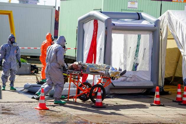 CNTV REDSTORM- Bundeswehruebung Red Storm Charlie Tag 2 in Hamburg 25.09.2026 m Tag 2 der Bundeswehruebung Red Storm Charlie wurden u.a zusammen mit der Feuerwehr ein Chemieunfall simuliert , Des weiteren ein Drrohnenangriff auf einen Gueterzug - Uebung der Bundeswehr unter dem Namen Red Storm Charlie in Hamburg am 25.09.2026 Landeskommando Hamburg und weitere Einheiten der Bundeswehr trainieren gemeinsam, Ablaeufe und Abstimmungen bevor besondere nationale oder internationale Sicherheitslagen eintreten Hamburg Deutschland