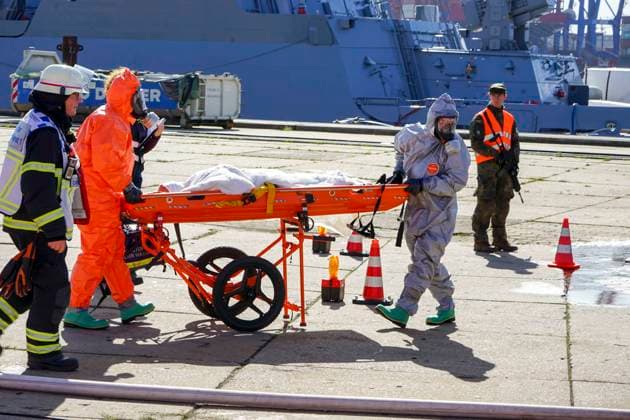 CNTV REDSTORM- Bundeswehruebung Red Storm Charlie Tag 2 in Hamburg 25.09.2026 m Tag 2 der Bundeswehruebung Red Storm Charlie wurden u.a zusammen mit der Feuerwehr ein Chemieunfall simuliert , Des weiteren ein Drrohnenangriff auf einen Gueterzug - Uebung der Bundeswehr unter dem Namen Red Storm Charlie in Hamburg am 25.09.2026 Landeskommando Hamburg und weitere Einheiten der Bundeswehr trainieren gemeinsam, Ablaeufe und Abstimmungen bevor besondere nationale oder internationale Sicherheitslagen eintreten Hamburg Deutschland