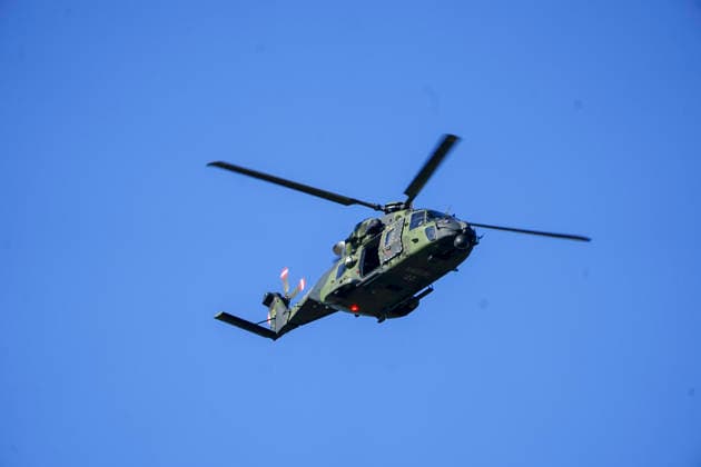 CNTV REDSTORM- Bundeswehruebung Red Storm Charlie Tag 2 in Hamburg 25.09.2026 m Tag 2 der Bundeswehruebung Red Storm Charlie wurden u.a zusammen mit der Feuerwehr ein Chemieunfall simuliert , Des weiteren ein Drrohnenangriff auf einen Gueterzug - Uebung der Bundeswehr unter dem Namen Red Storm Charlie in Hamburg am 25.09.2026 Landeskommando Hamburg und weitere Einheiten der Bundeswehr trainieren gemeinsam, Ablaeufe und Abstimmungen bevor besondere nationale oder internationale Sicherheitslagen eintreten Hamburg Deutschland