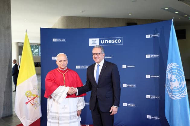 IPA88962773 - France, Paris, Vatican, September 25, 2026 Pope Leo XIV visits UNESCO headquarters during his apostolic journey to France, accompanied by UNESCO Director-General Khaled El-Enany at the organization™s headquarters in Paris. Photo by POOL Catholic Press Photo  Copyright: xPhotographxbyxPOOL xCatholicxPressxPhotox xPhotographxbyxPOOL xCatholicxPressxPhotox IPA88962773