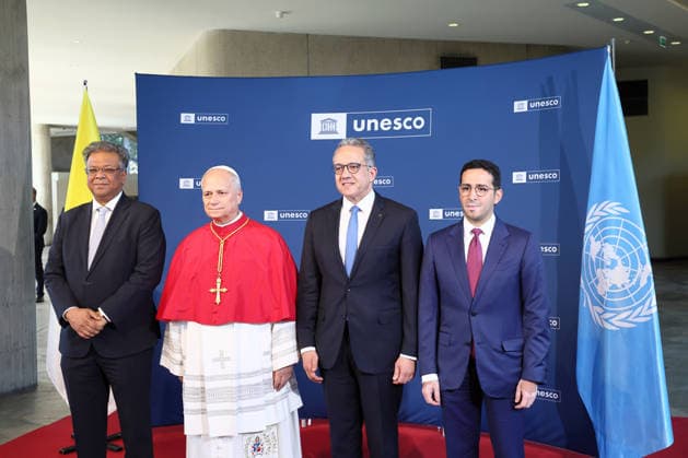 IPA88962776 - France, Paris, Vatican, September 25, 2026 Pope Leo XIV visits UNESCO headquarters during his apostolic journey to France, accompanied by UNESCO Director-General Khaled El-Enany at the organization™s headquarters in Paris. Photo by POOL Catholic Press Photo  Copyright: xPhotographxbyxPOOL xCatholicxPressxPhotox xPhotographxbyxPOOL xCatholicxPressxPhotox IPA88962776
