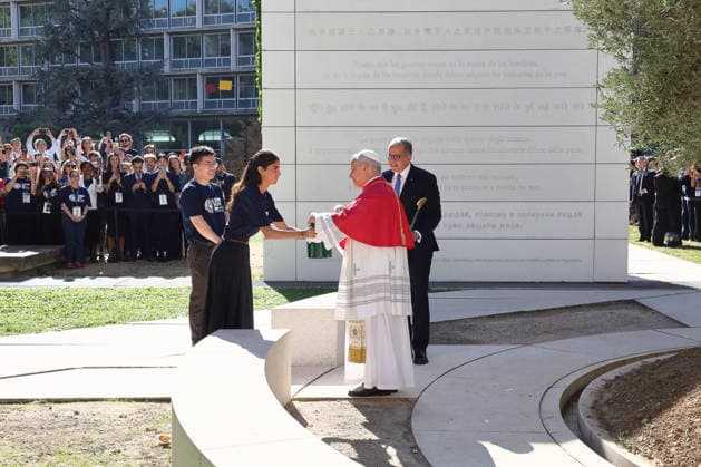 IPA88962786 - France, Paris, Vatican, September 25, 2026 Pope Leo XIV visits UNESCO headquarters during his apostolic journey to France, accompanied by UNESCO Director-General Khaled El-Enany at the organization™s headquarters in Paris. Photo by POOL Catholic Press Photo  Copyright: xPhotographxbyxPOOL xCatholicxPressxPhotox xPhotographxbyxPOOL xCatholicxPressxPhotox IPA88962786
