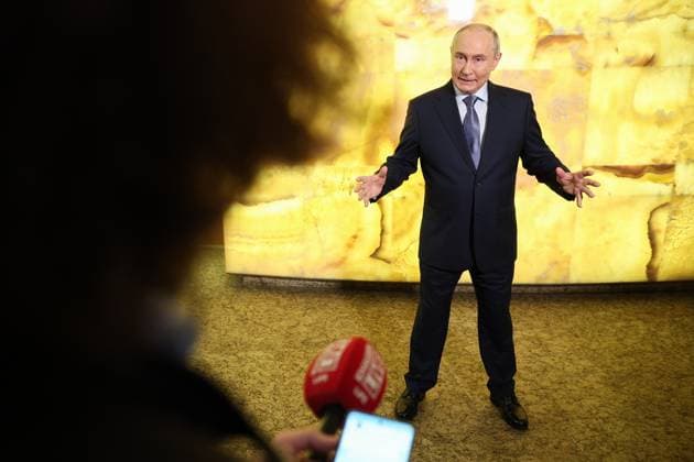 Russia Putin United Cultures Forum 9251351 25.09.2026 Russian President Vladimir Putin speaks to the media on the sidelines of the 12th International United Cultures Forum, in St. Petersburg, Russia. Sofia Sandurskaya Sputnik St. Petersburg Russia  Copyright: xSofiaxSandurskayax