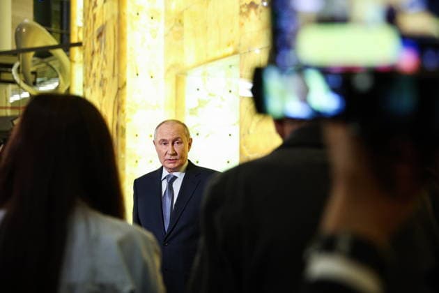 RUSSIA, ST PETERSBURG - SEPTEMBER 25, 2026: Vladimir Putin, President of Russia, appears before the press during the 2026 St Petersburg International United Cultures Forum at the General Staff Building of the State Hermitage Museum. Sofya Sandurskaya TASS  98319078