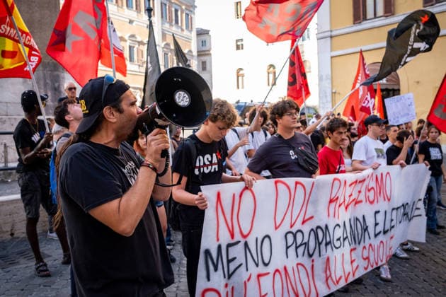 September 25, 2026, Rome, Rm, Italy: Students are taking to the streets to march on Montecitorio - Chamber of Deputies - to protest the new school decree-law issued yesterday by the Meloni government, arguing that the real issues facing schools lie elsewhere. Students call it the Racism Decree because it establishes, among other things, a cap on the number of foreign students per class and bans the wearing of the niqab and burqa during lessons. No to the Racism Decree. Less election campaigning, more funding for schools reads the banner. Rome Italy - ZUMAg256 20260925_znp_g256_010 Copyright: xMarcoxDixGianvitox