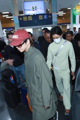 September 25, 2026: TO-45241 Mexico City, September 25, 2026: The K-pop band Winners arrived in Mexico City amidst a heavy private security detail that escorted them to their vehicles, while two dozen fans tried to greet them and get autographs and photos..Photos: Francisco Rodriguez Clasos.com.mx  - ZUMAcs4_ 20260925_faa_cs4_001 Copyright: xPacoxPpxRodriguezx
