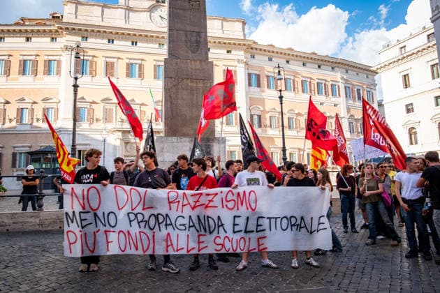 September 25, 2026, Rome, Rm, Italy: Students are taking to the streets to march on Montecitorio - Chamber of Deputies - to protest the new school decree-law issued yesterday by the Meloni government, arguing that the real issues facing schools lie elsewhere. Students call it the Racism Decree because it establishes, among other things, a cap on the number of foreign students per class and bans the wearing of the niqab and burqa during lessons. No to the Racism Decree. Less election campaigning, more funding for schools reads the banner. Rome Italy  - ZUMAg256 20260925_znp_g256_007 Copyright: xMarcoxDixGianvitox