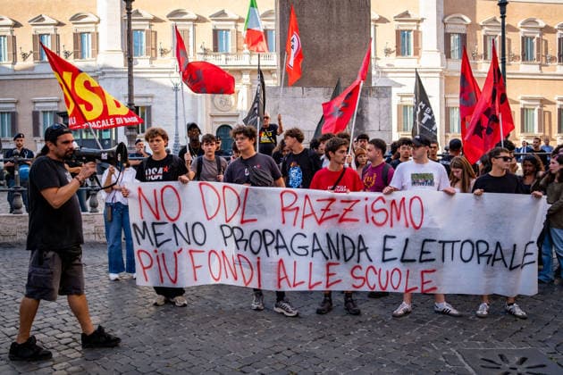 September 25, 2026, Rome, Rm, Italy: Students are taking to the streets to march on Montecitorio - Chamber of Deputies - to protest the new school decree-law issued yesterday by the Meloni government, arguing that the real issues facing schools lie elsewhere. Students call it the Racism Decree because it establishes, among other things, a cap on the number of foreign students per class and bans the wearing of the niqab and burqa during lessons. No to the Racism Decree. Less election campaigning, more funding for schools reads the banner. Rome Italy - ZUMAg256 20260925_znp_g256_002 Copyright: xMarcoxDixGianvitox