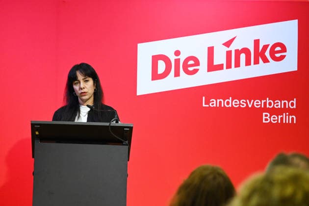 Die Linke Berlin Party Conference in Berlin BERLIN, GERMANY - SEPTEMBER 25: Die Linke (The Left Party) candidate for Berlin Governing Mayor Elif Eralp speaks during the extraordinary session of the 10th State Party Congress of the Die Linke (The Left Party) to assess the election results in Berlin on September 25, 2026. Mayor candidate Elif Eralp also took part in the conference. Volodymyr Sindieiev Anadolu Berlin Germany. Editorial use only. Please get in touch for any other usage.  Copyright: x2026xAnadoluxVolodymyrxSindieievx