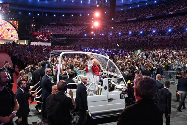 IPA88969886 - France, Paris, Vatican, September 25, 2026 Prayer vigil with young people at the Stade de France in Saint-Denis, led by Pope Leo XIV during his apostolic journey to France. Photo by ALESSIA GIULIANI Catholic Press Photo  Copyright: xALESSIAxGIULIANI xCatholicxPressxPhotox xALESSIAxGIULIANI xCatholicxPressxPhotox IPA88969886