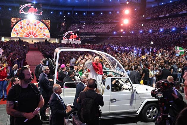 IPA88969891 - France, Paris, Vatican, September 25, 2026 Prayer vigil with young people at the Stade de France in Saint-Denis, led by Pope Leo XIV during his apostolic journey to France. Photo by ALESSIA GIULIANI Catholic Press Photo  Copyright: xALESSIAxGIULIANI xCatholicxPressxPhotox xALESSIAxGIULIANI xCatholicxPressxPhotox IPA88969891