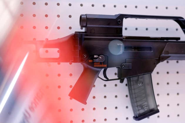 Sturmgewehre der Waffenfirma Heckler & Koch zu sehen bei der Internationalen Fachmesse für Verteidigungsindustrie Euro Defence Expo in der Messe Essen. Essen, 25.09.2026 NRW Deutschland Copyright: xChristophxHardtx