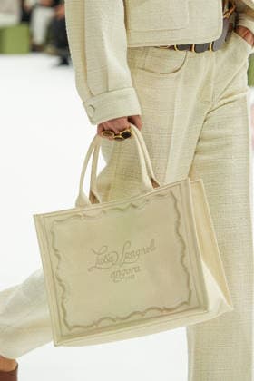 IPA88969556 - Milan, Milan Women™s Fashion Week Spring Summer 2027 - Women™s Fashion, Spring Summer 2027 - Luisa Spagnoli fashion show - runway in the photo: close-up of a handbag  Copyright: xRiccardoxGIordanox xRiccardoxGiordano IPAx IPA88969556