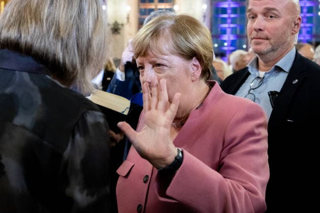 Bundeskanzlerin a. D. Angela Merkel (CDU) bei der Verleihung des Elisabethpreises der Caritas im Goldenen Saal des Augsburger Rathauses. Altkanzlerin Dr. Angela Merkel gestikuliert mit Hand