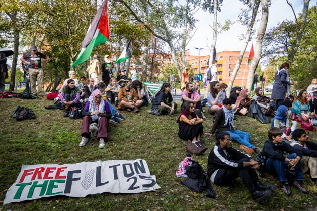 Support Demonstration for the Filton 25 Woolwich Crown Court, London, 25 September 2026 Supporters of the Filton 25 gathered outside Woolwich Crown Court in London during ongoing proceedings involving activists accused of involvement in the August 2024 raid on an Elbit Systems facility in Filton, near Bristol. The defendants are accused of taking part in an action that caused extensive damage at the arms manufacturer™s site. Demonstrators gathered outside the court showing solidarity with those facing prosecution., Credit:Zak Irfan Avalon  Copyright: xZakxIrfanx xAvalonx 1138176469