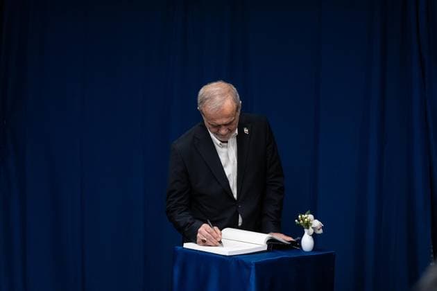 September 25, 2026, Bronx, New York, USA: Dr. Masoud Pezeshkian, President of Islamic Republic of Iran signs guest book as he meets with The Secretary-General Antonio Guterres at United Nations Headquarters in New York, NY on September 25, 2026. Bronx USA  - ZUMAr339 20260925_znp_r339_041 Copyright: xLevxRadinx