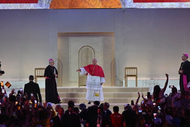 Pope Leo XIV - Prayer vigili with youth - stade de France - 2026-9-25 France,Paris,Vatican, 2026 9 25 : Prayer vigil with youth people at Stade de France in Saint-Denis led by Pope Leo XIV during his apostolic journey tò France. Copyright Alessia Giuliani Catholipressphoto EDITORIAL USE ONLY - NO BOOKS Copyright: xx