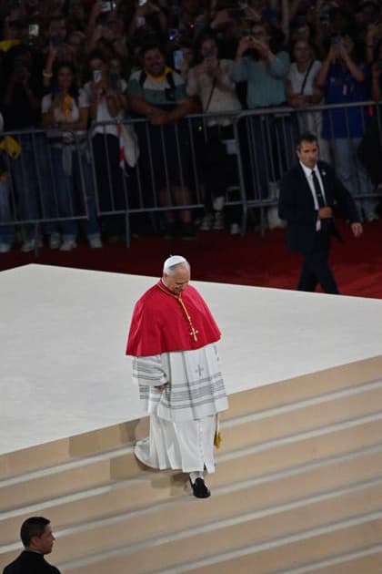 Pope Leo XIV - Prayer vigili with youth - stade de France - 2026-9-25 France,Paris,Vatican, 2026 9 25 : Prayer vigil with youth people at Stade de France in Saint-Denis led by Pope Leo XIV during his apostolic journey tò France. Copyright Alessia Giuliani Catholipressphoto EDITORIAL USE ONLY - NO BOOKS Copyright: xx