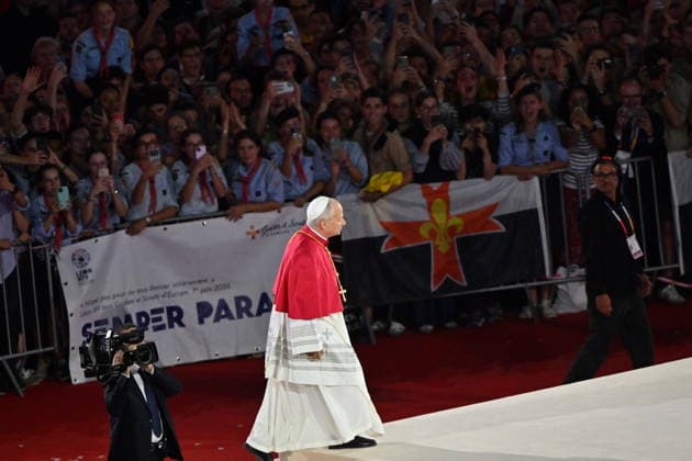 Pope Leo XIV - Prayer vigili with youth - stade de France - 2026-9-25 France,Paris,Vatican, 2026 9 25 : Prayer vigil with youth people at Stade de France in Saint-Denis led by Pope Leo XIV during his apostolic journey tò France. Copyright Alessia Giuliani Catholipressphoto EDITORIAL USE ONLY - NO BOOKS Copyright: xx