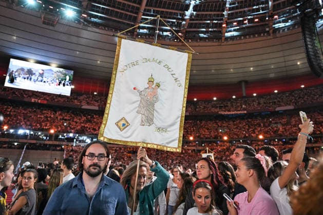 Pope Leon XIV with the crowds at Stade de France in Paris FA Attendees celebrate before the arrival of Pope Leon XIV at the Stade de France in Saint-Denis near Paris, on September 25, 2026. Photo by Firas Abdullah ABACAPRESS.COM Paris Ile-de-France France  Copyright: xAbdullahxFiras ABACAx