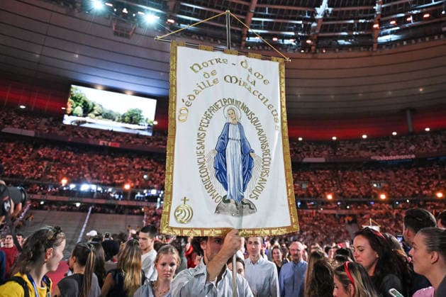 Pope Leon XIV with the crowds at Stade de France in Paris FA Attendees celebrate before the arrival of Pope Leon XIV at the Stade de France in Saint-Denis near Paris, on September 25, 2026. Photo by Firas Abdullah ABACAPRESS.COM Paris Ile-de-France France  Copyright: xAbdullahxFiras ABACAx