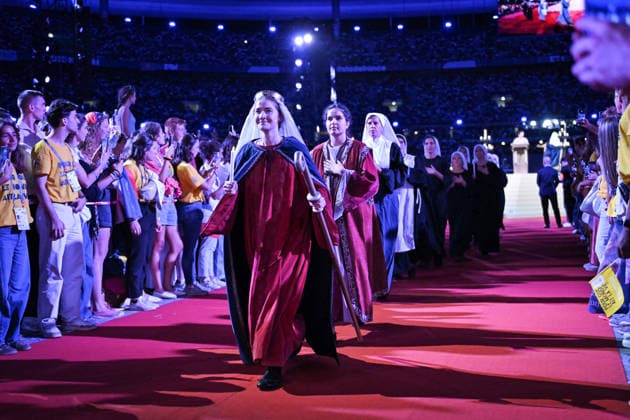 Pope Leon XIV with the crowds at Stade de France in Paris FA Attendees celebrate before the arrival of Pope Leon XIV at the Stade de France in Saint-Denis near Paris, on September 25, 2026. Photo by Firas Abdullah ABACAPRESS.COM Paris Ile-de-France France  Copyright: xAbdullahxFiras ABACAx