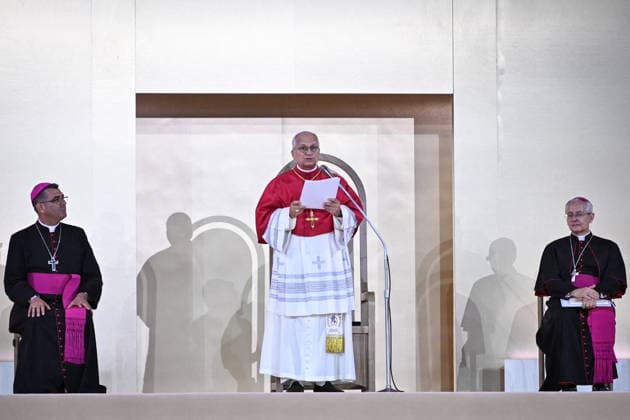 Pope Leon XIV with the crowds at Stade de France in Paris FA Pope Leon XIV cheers and prays with the crowds at the Stade de France in Saint-Denis near Paris, on September 25, 2026. Photo by Firas Abdullah ABACAPRESS.COM Paris Ile-de-France France  Copyright: xAbdullahxFiras ABACAx