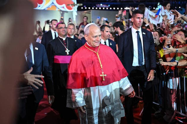Pope Leon XIV with the crowds at Stade de France in Paris FA Pope Leon XIV cheers and prays with the crowds at the Stade de France in Saint-Denis near Paris, on September 25, 2026. Photo by Firas Abdullah ABACAPRESS.COM Paris Ile-de-France France  Copyright: xAbdullahxFiras ABACAx