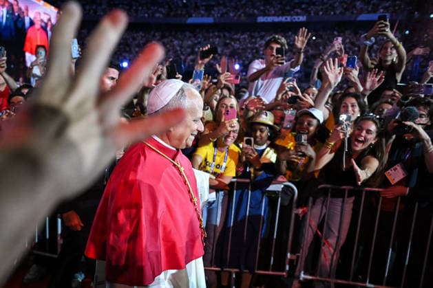 Pope Leon XIV with the crowds at Stade de France in Paris FA Pope Leon XIV cheers and prays with the crowds at the Stade de France in Saint-Denis near Paris, on September 25, 2026. Photo by Firas Abdullah ABACAPRESS.COM Paris Ile-de-France France  Copyright: xAbdullahxFiras ABACAx