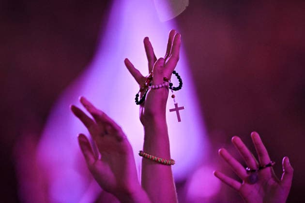 Pope Leon XIV with the crowds at Stade de France in Paris FA Attendees pray with Pope Leon XIV at the Stade de France in Saint-Denis near Paris, on September 25, 2026. Photo by Firas Abdullah ABACAPRESS.COM Paris Ile-de-France France  Copyright: xAbdullahxFiras ABACAx