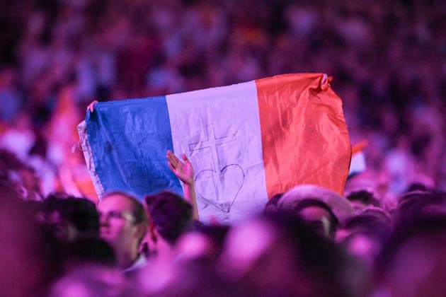 Pope Leon XIV with the crowds at Stade de France in Paris FA Attendees celebrate before the arrival of Pope Leon XIV at the Stade de France in Saint-Denis near Paris, on September 25, 2026. Photo by Firas Abdullah ABACAPRESS.COM Paris Ile-de-France France  Copyright: xAbdullahxFiras ABACAx