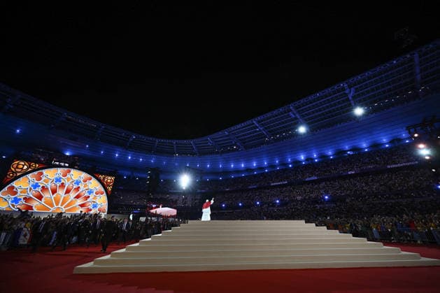 Pope Leo XIV At Prayer Vigil With Young People At The Stade De France - Paris Pope Leo XIV presides at a Prayer Vigil with 80 000 Young People at the Stade de France in Paris, France on September 25, 2026 on the first day of his four-day Apostolic Journey to France. Photo by (EV) Matteo Pernaselci Vatican Media ABACAPRESS.COM Paris France  Copyright: xABACAx