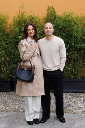 IPA88963104 - Milan, Milan Women™s Fashion Week Spring Summer 2027 - Women™s Fashion, Spring Summer 2027 - Tod™s fashion show - guests - Pictured: Katie Holmes, Jason Bard Yarmosky .  Copyright: xCinziaxCamelax xx IPA88963104