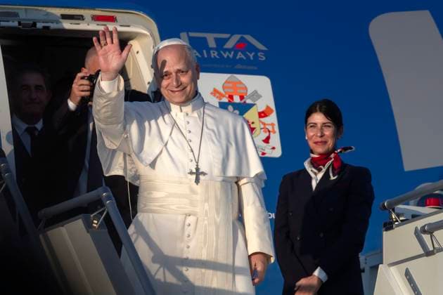 Pope Leo XIV leaves for his Apostolic Journey to France in Fiumicino Airport, Italy - 25 Sep 2026 Pope Leo XIV waves as he boards his Paris-bound plane at Fiumicino Airport, Rome, for his 4-day apostolic visit to France Pope Leo XIV leaves for his Apostolic Journey to France Fiumicino Italy Copyright: xMariaxGraziaxPicciarellax xSOPAxImagesx Maria-Grazia-Picciarella-1453748
