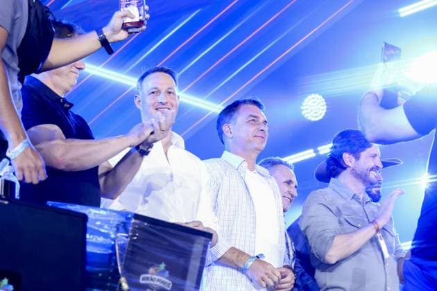 RECORD DATE NOT STATED Flavio Bolsonaro and Tarcisio de Freitas participate in the Jaguariuna rodeo in Sao Paulo. Jaguariuna (SP), 09 25 2026 2026 elections rodeo Presidential candidate Flavio Bolsonaro (PL) and the governor of Sao Paulo, Tarcisio de Freitas (Republicanos), participate in the Jaguariuna Rodeo Festival, this Friday (25), in Jaguariuna, in the interior of Sao Paulo. They are accompanied by the candidates for the Senate for Sao Paulo Andre do Prado (PL) and Guilherme Derrite (PP).(Foto: Leco Viana Thenews2 imago images) Flavio Bolsonaro and Tarcisio de Freitas participate in the Jaguariuna rodeo in Sao Paulo.  Copyright: xLecoxVianax