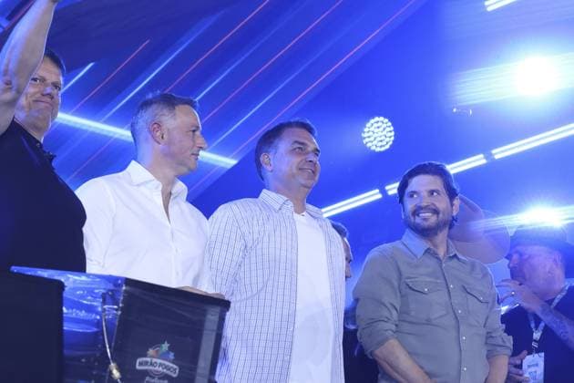 RECORD DATE NOT STATED Flavio Bolsonaro and Tarcisio de Freitas participate in the Jaguariuna rodeo in Sao Paulo. Jaguariuna (SP), 09 25 2026 2026 elections rodeo Presidential candidate Flavio Bolsonaro (PL) and the governor of Sao Paulo, Tarcisio de Freitas (Republicanos), participate in the Jaguariuna Rodeo Festival, this Friday (25), in Jaguariuna, in the interior of Sao Paulo. They are accompanied by the candidates for the Senate for Sao Paulo Andre do Prado (PL) and Guilherme Derrite (PP).(Foto: Leco Viana Thenews2 imago images) Flavio Bolsonaro and Tarcisio de Freitas participate in the Jaguariuna rodeo in Sao Paulo.  Copyright: xLecoxVianax