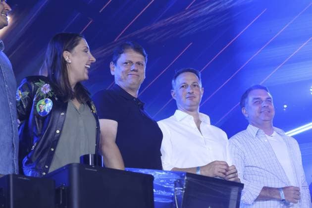 RECORD DATE NOT STATED Flavio Bolsonaro and Tarcisio de Freitas participate in the Jaguariuna rodeo in Sao Paulo. Jaguariuna (SP), 09 25 2026 2026 elections rodeo Presidential candidate Flavio Bolsonaro (PL) and the governor of Sao Paulo, Tarcisio de Freitas (Republicanos), participate in the Jaguariuna Rodeo Festival, this Friday (25), in Jaguariuna, in the interior of Sao Paulo. They are accompanied by the candidates for the Senate for Sao Paulo Andre do Prado (PL) and Guilherme Derrite (PP).(Foto: Leco Viana Thenews2 imago images) Flavio Bolsonaro and Tarcisio de Freitas participate in the Jaguariuna rodeo in Sao Paulo.  Copyright: xLecoxVianax