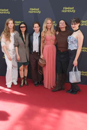 Pheline Roggan, Bayan Layla, Eva Maria Jost, Jenny Elvers, Catrin Striebeck und Johanna Polley bei der Premiere des Kinofilms Hygge auf dem 34. Filmfest Hamburg 2026 im Cinemaxx Dammtor. Hamburg, 25.09.2026