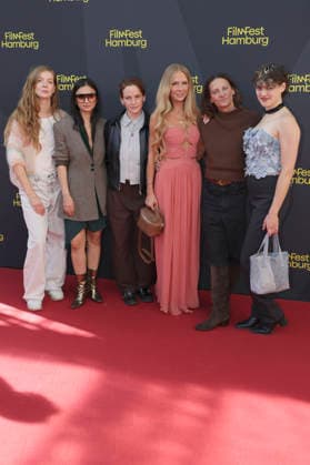 Pheline Roggan, Bayan Layla, Eva Maria Jost, Jenny Elvers, Catrin Striebeck und Johanna Polley bei der Premiere des Kinofilms Hygge auf dem 34. Filmfest Hamburg 2026 im Cinemaxx Dammtor. Hamburg, 25.09.2026