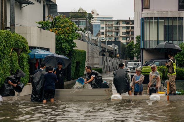 September 26, 2026, Thailand: People attempt to keep water out of a condo driveway on a flooded street due to heavy rain in Bangkok, Thailand, Saturday, September 26, 2026. All 50 districts of Bangkok have been declared disaster areas and residents along canal areas have been advised to move to higher ground. Thailand - ZUMAm249 20260926_zip_m249_021 Copyright: xAndrexMalerbax