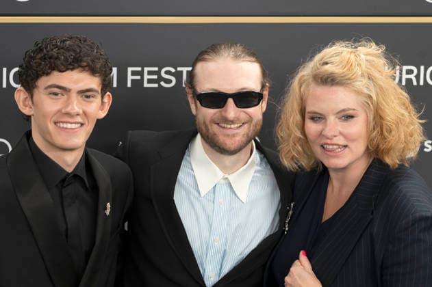 Joe Locke, Rhys Marc Jones und Reta Guetg bei der Premiere des Kinofilms Black Church Bay auf dem 22. Zurich Film Festival im Corso. Zürich, 25.09.2026