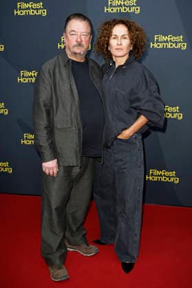 Peter Kurth und Marie-Lou Sellem bei der Premiere der ARD-Serie Friesenjunkies auf dem 34. Filmfest Hamburg 2026 im Cinemaxx Dammtor. Hamburg, 25.09.2026