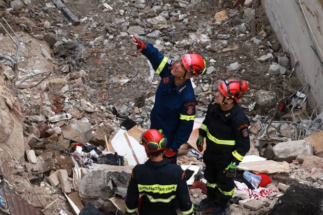 5 missing after explosion collapses building in historic heart of Athens ATHENS, GREECE - SEPTEMBER 26: Rescuers search for survivors after a blast in the Plaka district of Athens, Greece, on September 26, 2026. Costas Baltas Anadolu Athens Greece. Editorial use only. Please get in touch for any other usage.  Copyright: x2026xAnadoluxCostasxBaltasx