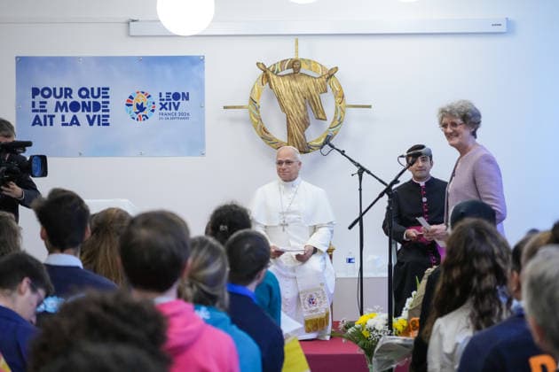 POPE LEO XIV VISITS MAISON BAKHITA SOCIAL INTEGRATION CENTER - PARIS France, Paris, Vatican, 2026 9 26 Pope Leo XIV visits Maison Bakhita Center for Accompaniment and Social Integration, dedicated to welcoming and supporting migrants, during his apostolic journey to France. EDITORIAL USE ONLY - NO BOOKS Copyright: xPOOL xCatholicxPressxPhotox