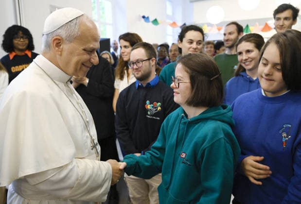Pope Leo XIV Visits The ‘Maison Bakhita’ Social Integration Centre in Paris Pope Leo XIV visits the ‘Maison Bakhita’ in Paris, France on September 26, 2026, which offers support and social integration services to migrants and refugees, on the second day of his four-day Apostolic Journey to France. The centre’s patron saint, St. Josephine Bakhita (1869-1947), was a former slave who became a religious sister in Italy. Photo by (EV) Simone Risoluti Vatican Media ABACAPRESS.COM Paris France  Copyright: xABACAx