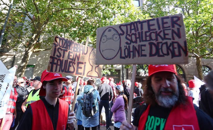 September 26, 2026, Nuremberg, Bayern, Germany: Demonstration against the labor reform in Nuremberg , Bayern , Germany . September 26th, 2026 Nuremberg Germany  - ZUMAe140 20260926_zip_e140_015 Copyright: xDavidexEliasx
