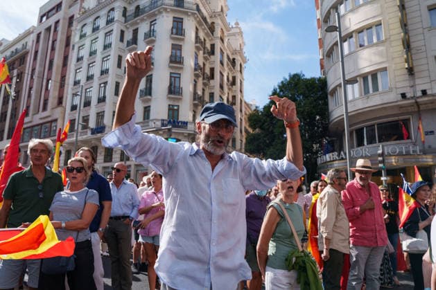 March in Madrid to Support Ceuta and Melilla and Demand Elections Hundreds of people gathered at a demonstration to express support for Ceuta and demand that general elections be held on September 26, 2026, in Madrid, Spain. The demonstration was organized by Sociedad Civil Espanola (SCE), which brings together more than 150 civil society organizations, under the slogan For the Dignity of Spain: II March for Dignity—Elections Now! In Defense of Spain! With Ceuta and Melilla ’ SEPTEMBER 26, 2026 RALLY Madrid, Spain  Copyright: xMatiasxChiofalox 7801433