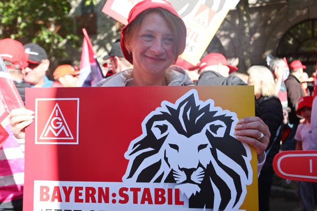September 26, 2026, Nuremberg, Bayern, Germany: Demonstration against the labor reform in Nuremberg , Bayern , Germany . September 26th, 2026 Nuremberg Germany - ZUMAe140 20260926_zip_e140_013 Copyright: xDavidexEliasx