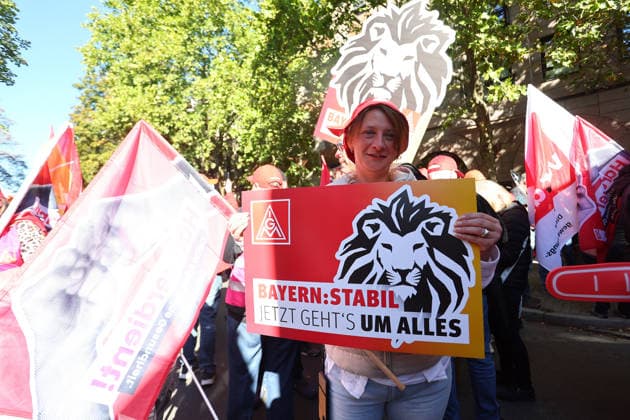 September 26, 2026, Nuremberg, Bayern, Germany: Demonstration against the labor reform in Nuremberg , Bayern , Germany . September 26th, 2026 Nuremberg Germany - ZUMAe140 20260926_zip_e140_014 Copyright: xDavidexEliasx